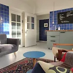 In Former Bathhouse アパート *